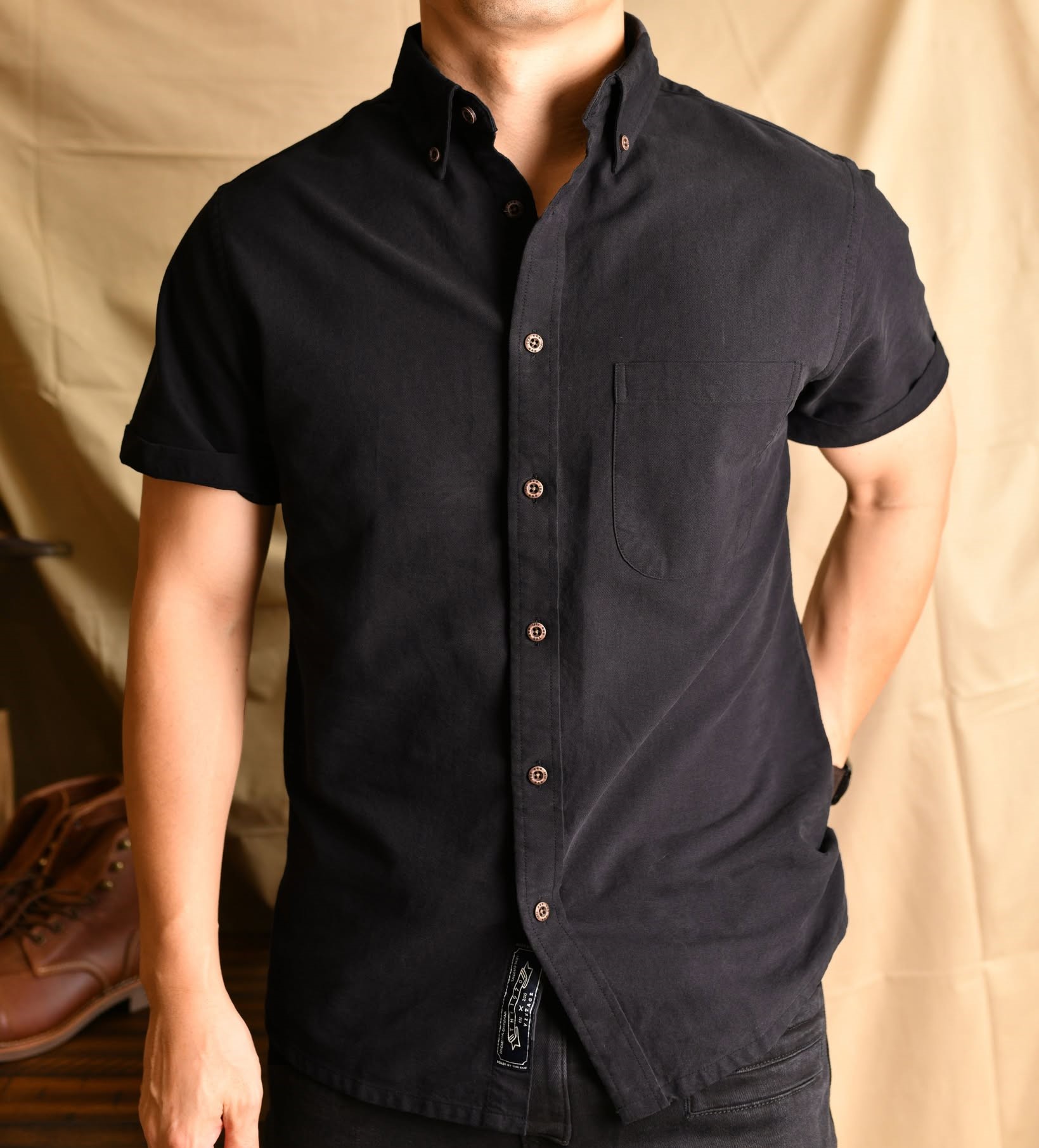 Somi Oxford cộc tay 1 túi Đen The1970 SM781
