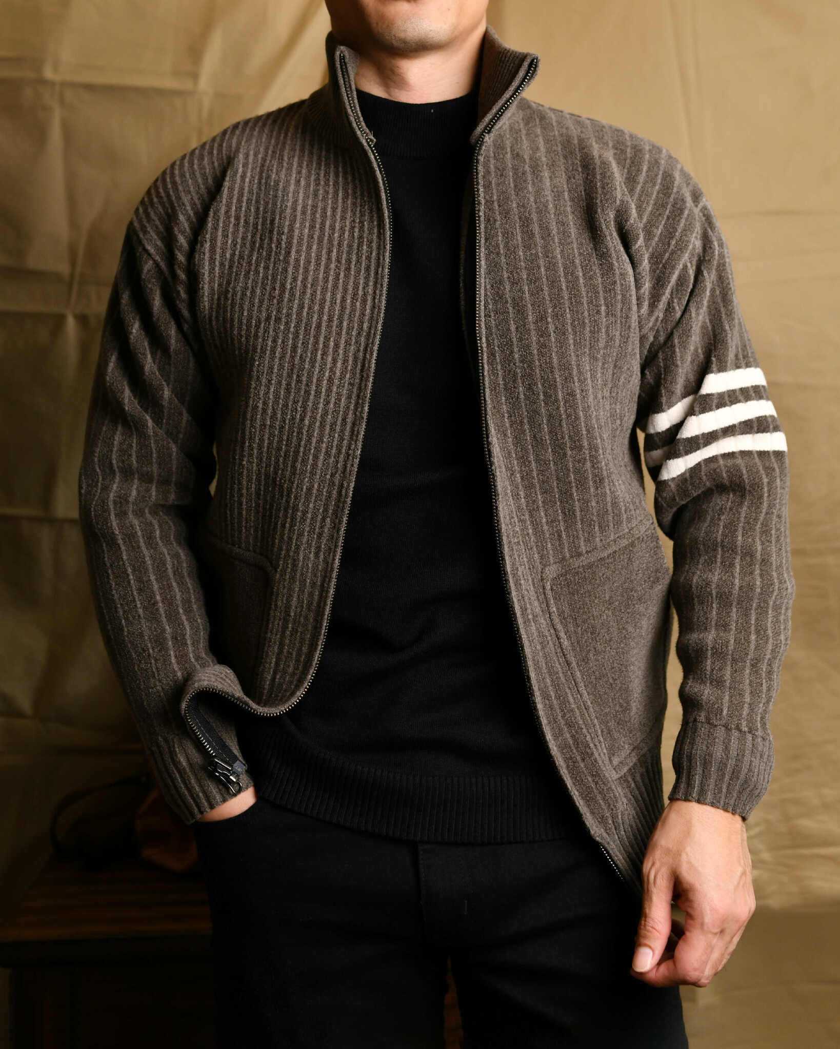 Áo khoác Len khoá kéo ĐEN  THE1970 AKL840